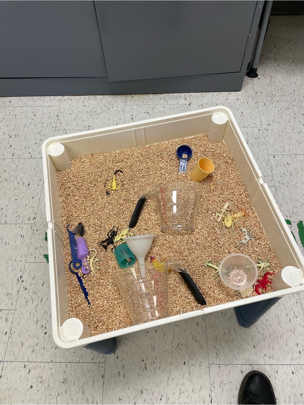 Kids sensory table